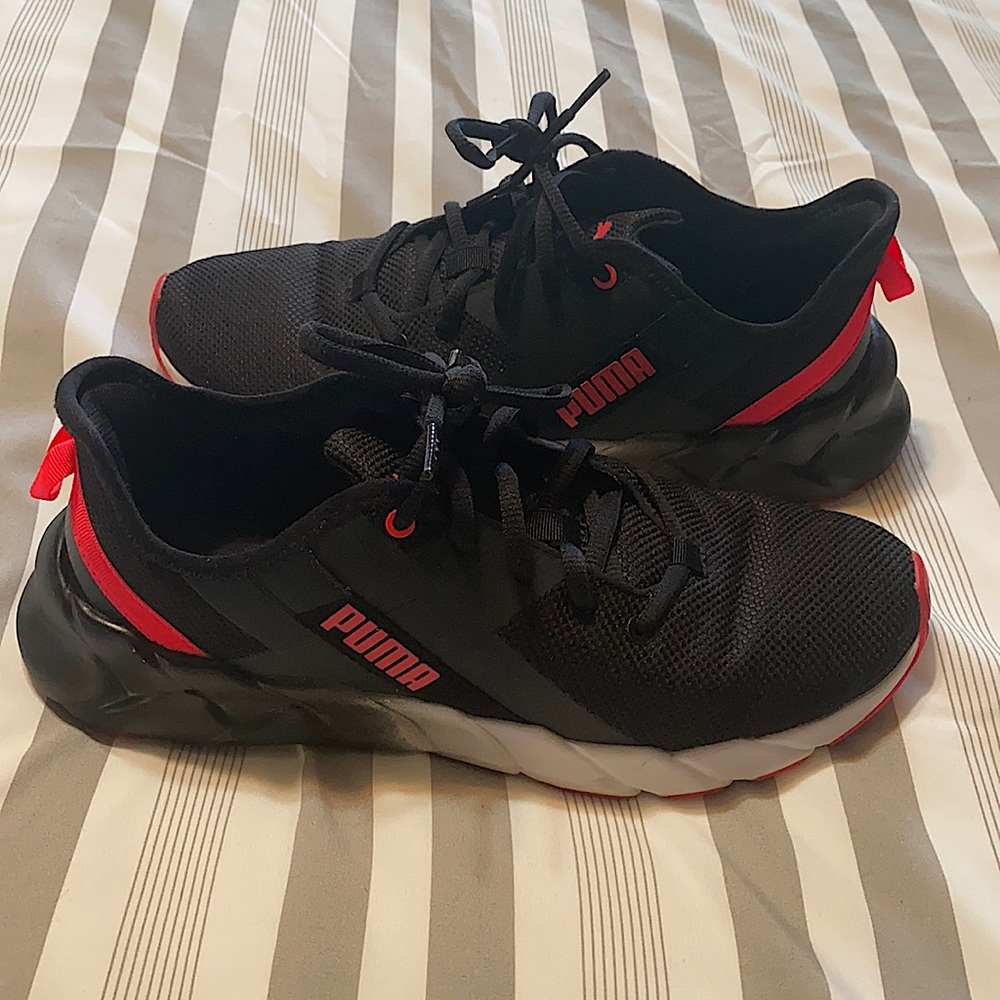 WOMENS PUMA SNEAKERS